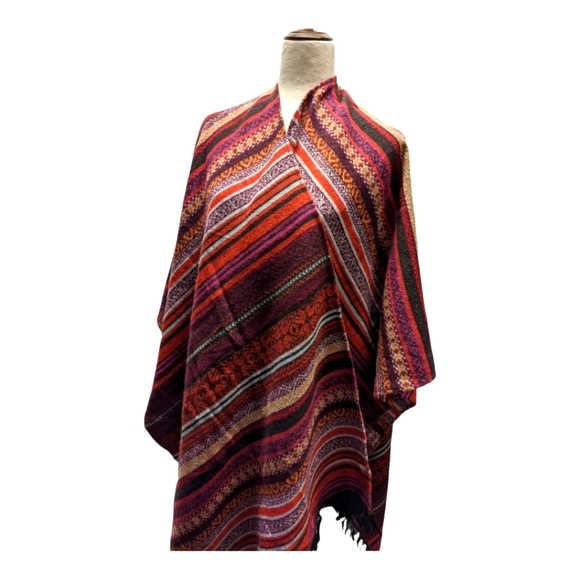 Pretty pattern Ponchos/shawls/blanket - Picture 3 of 10